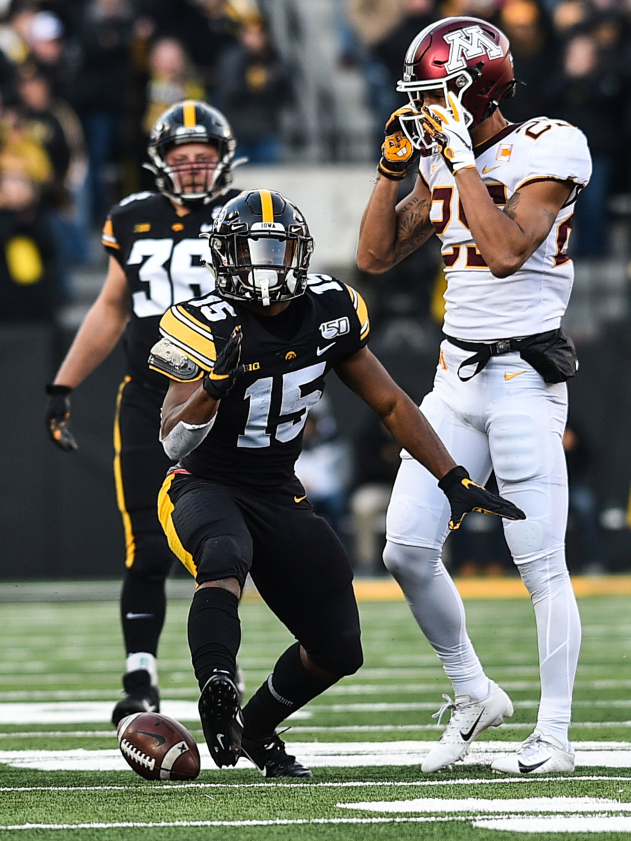 111619-qct-spt-iowa-minn-foot-115a.jpg